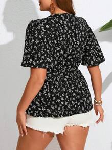 SHEIN Frenchy Women'S Plus Size Vacation Printed Belted Shirt With Floral Pattern - Black and White - View 4