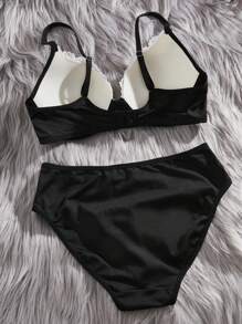 DelicateAllure Ensemble de lingerie avec soutien-gorge bordé de dentelle contrastante et culotte assortie