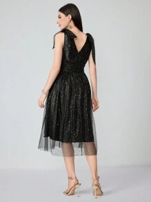 SHEIN Belle 黑色網狀連衣裙,金色閃爍裝飾 - 黑色 - 查看 2