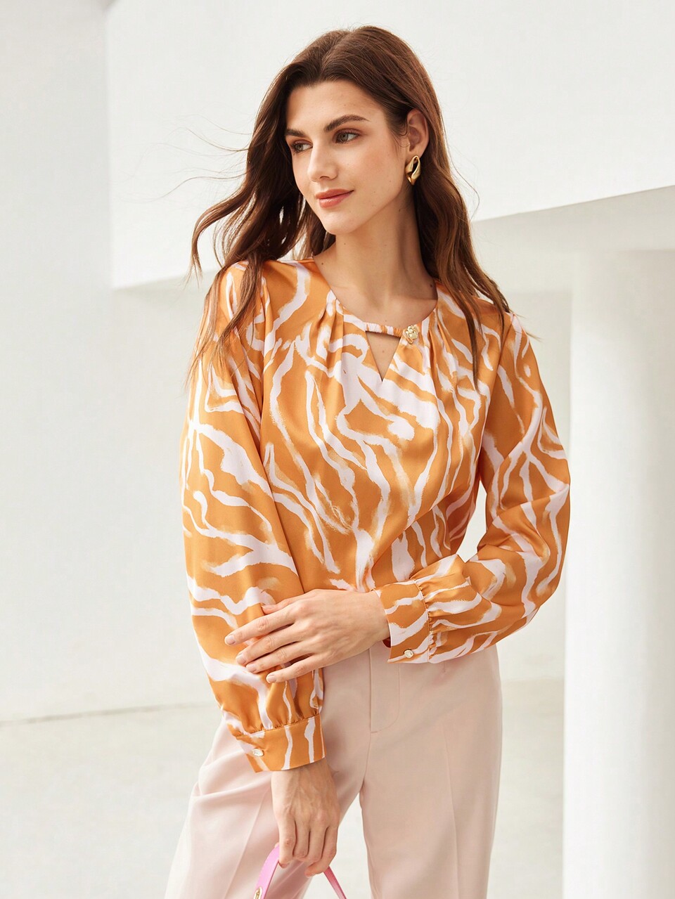 WOMEN'S WOVEN ALL-OVER PRINTED KEYHOLE NECK BLOUSE