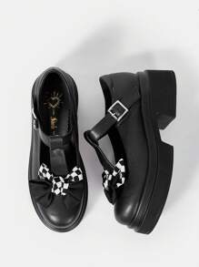 Damen-outdoor-schuhe Mit Runder Zehenpartie, Flachem Plateau Und Niedrigem Absatz Und Schlichter Schwarzer Riemenschnalle Im Slip-on-stil