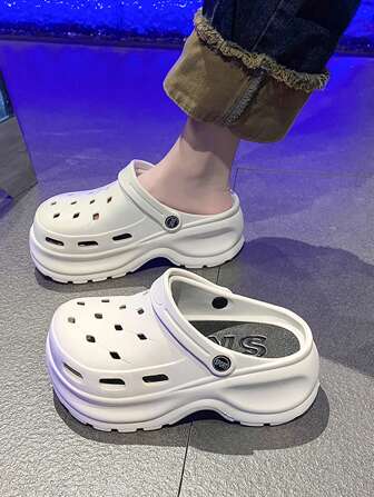 2024 Spring & Autumn New Collection Round Toe Outdoor Fashionable Casual Sandals With Breathable Hole Design And Lightweight Thick Eva Sole In Black Color