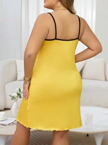 Rochie cu pijama camisole cu tuns în contrast pentru damă