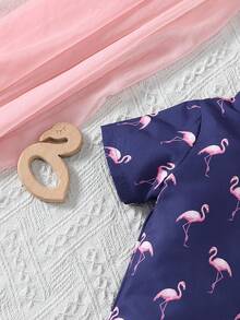 SHEIN 2入組嬰兒男童休閒式火烈鳥圖案印花短袖襯衫和短褲套裝,適合夏季戶外活動