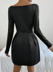 SHEIN Privé 方領鑲珠束腰連衣裙 - 黑色 - 查看 2