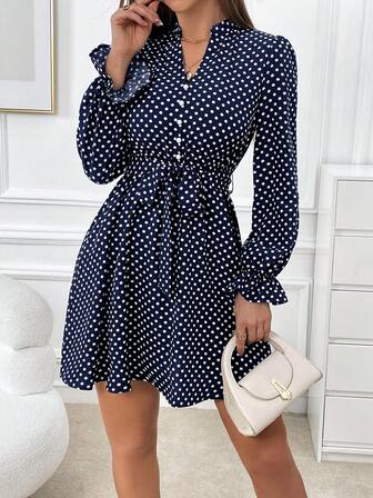 SHEIN Privé Polka Prickig Volangdekor Ärm Klänning med Bälte För kvinnor