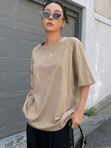 DAZY 字母贴片落肩T恤超大T恤 - 卡其色 - 查看 7