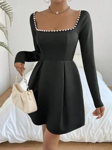 SHEIN Privé 方領鑲珠束腰連衣裙 - 黑色 - 查看 3