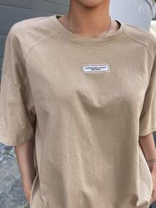 DAZY 字母贴片落肩T恤超大T恤 - 卡其色 - 查看 6
