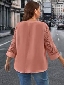 SHEIN Clasi Chemise À Col En Crans Pour Femmes De Grande Taille Avec Patchwork En Dentelle
