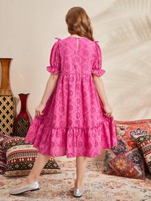 SHEIN Vestido De Manga Abullonada De Longitud Media Para Niñas Preadolescentes Con Cuello Redondo Bordado, Color Sólido Y Dobladillo De Volantes Para Ocasiones Informales - Rosa - Ver 2