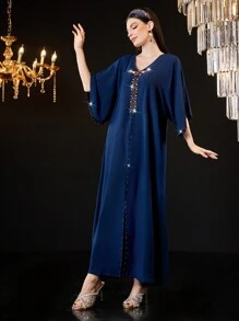 Al Najma Robe À Manches Évasées Et Col En V Décoré De Cristaux