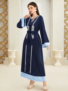 Al Najma 斋月女士缺口领撞色刺绣连衣裙 - 藏蓝色 - 查看 3