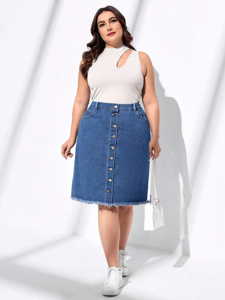SHEIN EZwear Plus Size Women'S Button Front Frayed Hem Denim Skirt - Medium Wash - View 4
