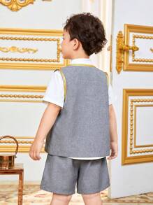SHEIN Leap Crew Kleine Jungen Lässiger dreiteiliger Anzug aus Hemd, Weste und Shorts mit Stehkragen - Grau - Übersicht 3