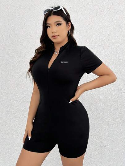 SHEIN EZwear Mono De Mujer Tejido Negro Ajustado Con Manga Corta, Cierre De Cremallera Medio Delantero Para Tallas Grandes