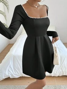 SHEIN Privé 方領鑲珠束腰連衣裙 - 黑色 - 查看 4