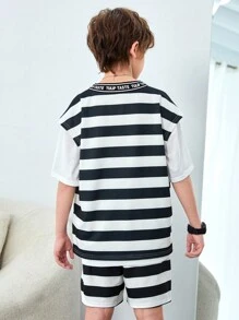 SHEIN Tween男童休閑街頭風格針織三件套裝,帶有條紋圖案的毛衣背心,短褲和實色圓領t卹 - 黑與白 - 查看 2