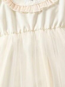 SHEIN Vestido De Cintura Imperio Para Niña Joven Con Malla Cosida Y Detalles De Botones