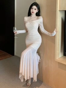 DAZY فستان ضيق بتصميم ذيل السمكة و يتميز بكتفين مكشوفين و تفاصيل التجعيد - لون مشمشي - مشاهدة 7