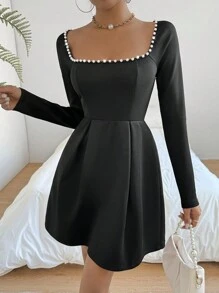 SHEIN Privé 方領鑲珠束腰連衣裙 - 黑色 - 查看 6