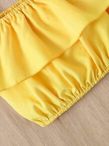 SHEIN Young Girl Ruffle Top With Ruffle Trim And Lemon Print Shorts Set
