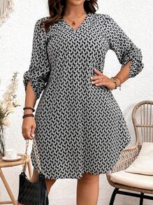 Calvaya Kích thước lớn Của phụ nữ Hình học In Tay áo chuông Đầm Với Xù Hoa Sen - Đen và trắng - Xem 3