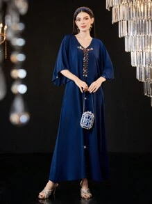 Al Najma Robe À Manches Évasées Et Col En V Décoré De Cristaux