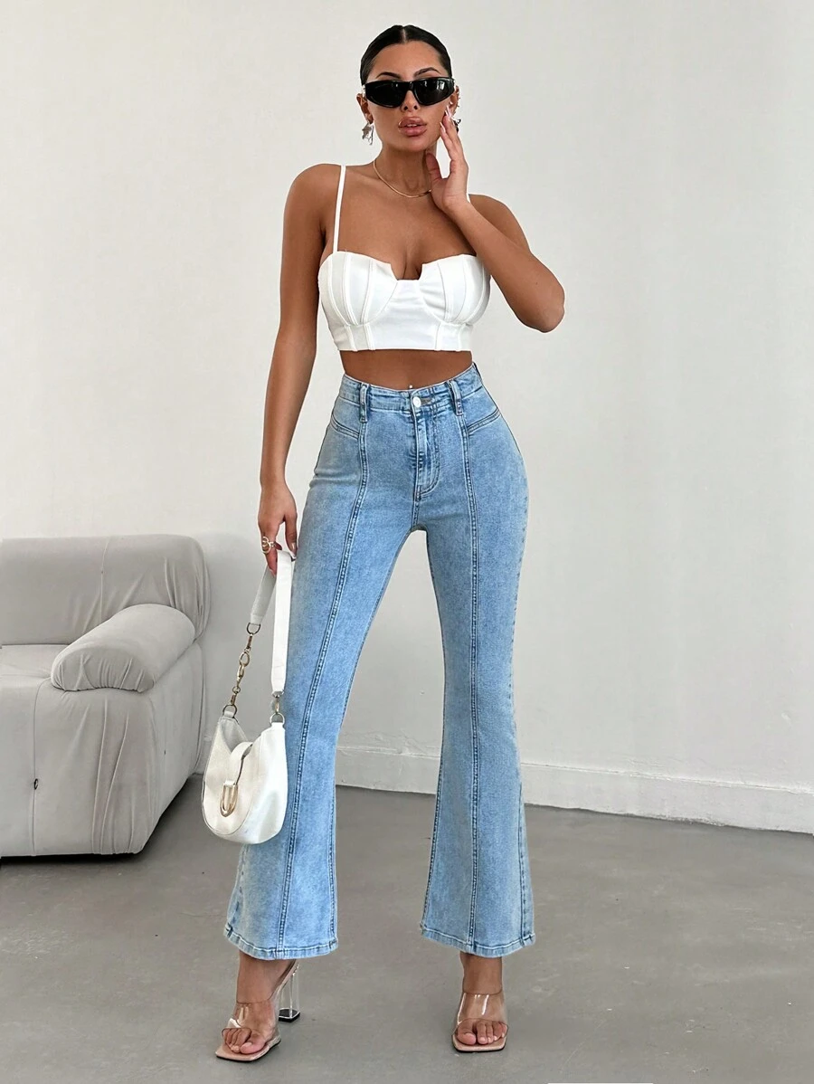 RueChic Vaqueros casuales de pierna acampanada y ajuste slim