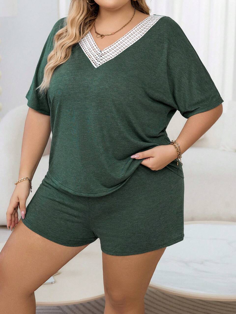 Plus Size Women's Casual Skin-Friendly Floral Lace Trimmed Pajamas Set With Hollow Out Details