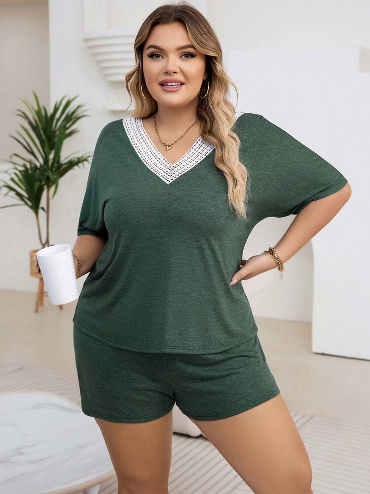 Set Di Pigiami Casual Per Donne Di Taglia Grande Con Dettagli A Merletto Floreale E Particolari A Vuoto Di Amichevoli