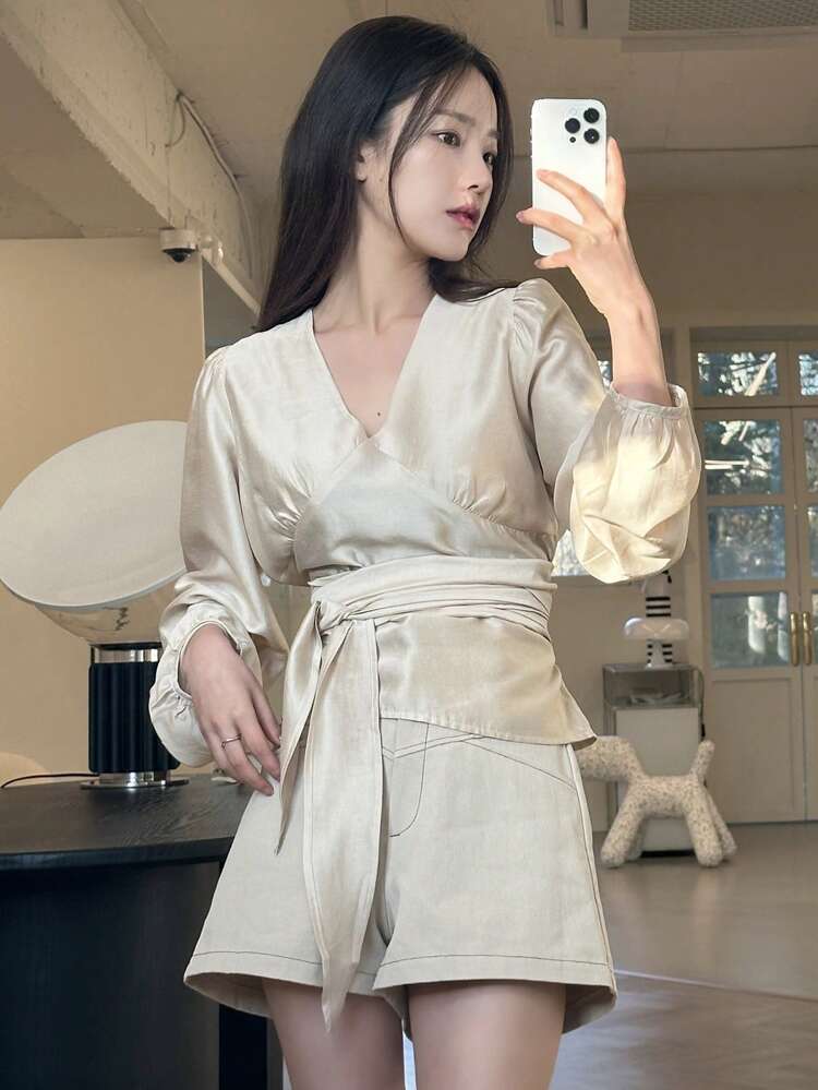 Women's Lantern Sleeve Blouse With V-Neck,Fall Women Clothes Long Sleeve Top