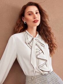 MOTF PREMIUM 編織女士對比邊綁領荷葉邊修飾上衣 - 白色 - 查看 3