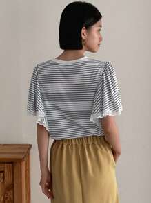 FRIFUL 女款短袖條紋 T 卹,袖口蕾絲邊 - 藍色 - 查看 2