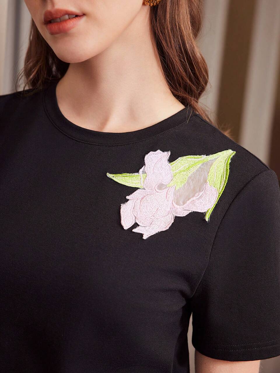 KNITTED WOMEN'S EMBROIDERY FLORAL T-SHIRT
