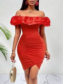 Abito Aderente Con Spalle Scoperte, Arricciatura Con Volant Sullo Scollo - Rosso - Visualizzare 5