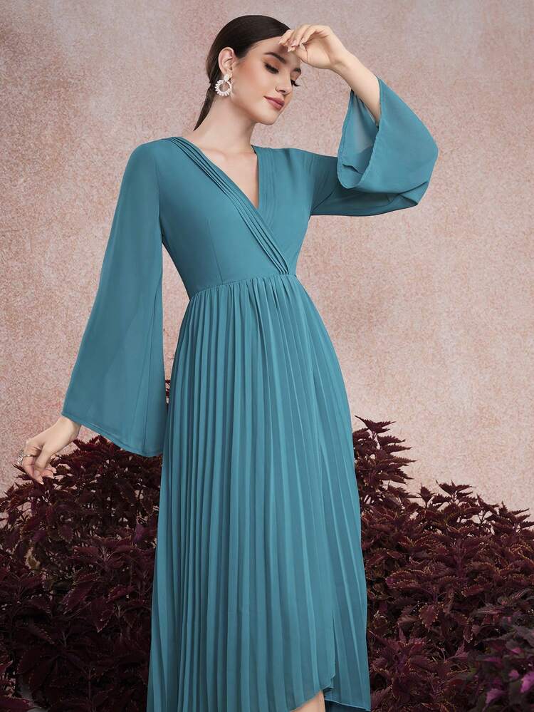 Women's Flared Sleeve Pleated Dress