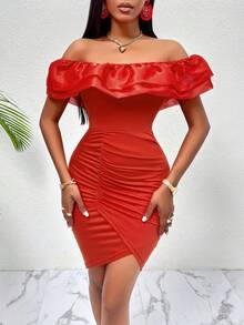 Abito Aderente Con Spalle Scoperte, Arricciatura Con Volant Sullo Scollo - Rosso - Visualizzare 7