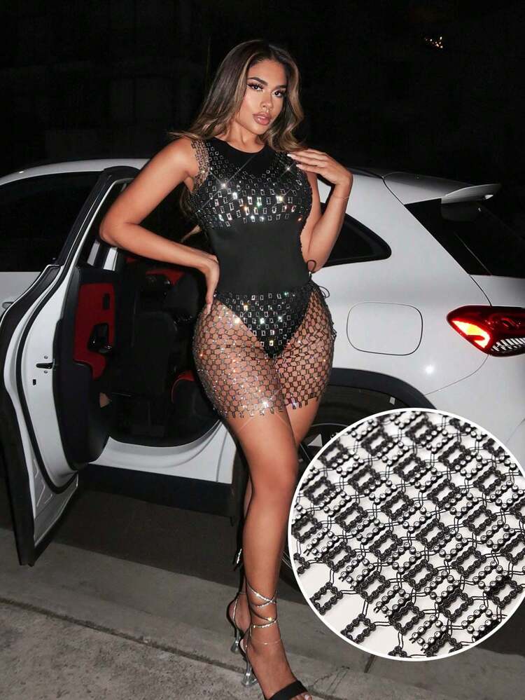 Gorgeous Women's Glamorous Sexy Nightclub Stage Electronic Music Hollow See-Through Tight-Fitting Elegant Sequin Tank Top And Bright Diamond Suspender Bright Diamond High Waist Skirt Set (Jumpsuit Not Included)