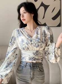 DAZY Women's Floral Print V-Neck Short Puff Sleeve Cropped Shirt With Waist-Cinching