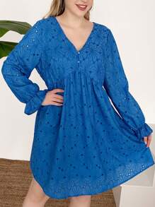 SHEIN Frenchy 大尺碼女裝v領荷葉邊刺繡洋裝 - 藍色 - 查看 1