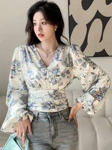 DAZY Women's Floral Print V-Neck Short Puff Sleeve Cropped Shirt With Waist-Cinching