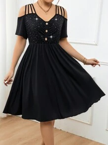 SHEIN Clasi Kurzärmliges Kleid in großen Größen mit Strasssteinen und Ausschnitt