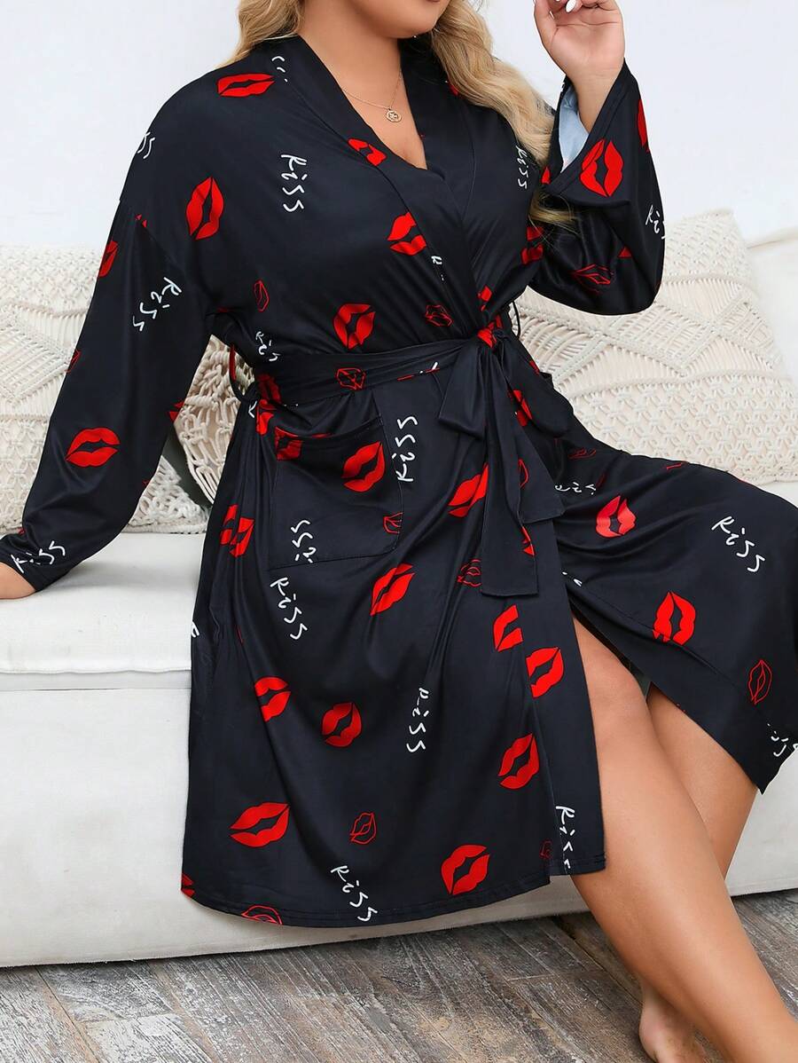 大码女式睡袍，配腰带和字母嘴唇图案印花，舒适保暖，秋冬必备 - 黑色 - 查看 1