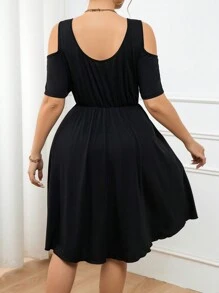 SHEIN Clasi Kurzärmliges Kleid in großen Größen mit Strasssteinen und Ausschnitt