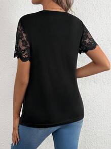 SHEIN 孕婦v領蕾絲拼接短袖t恤