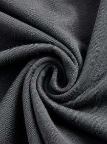 SHEIN EZwear 休闲图案与字母印花短袖 T 恤，棉混纺，修身版型