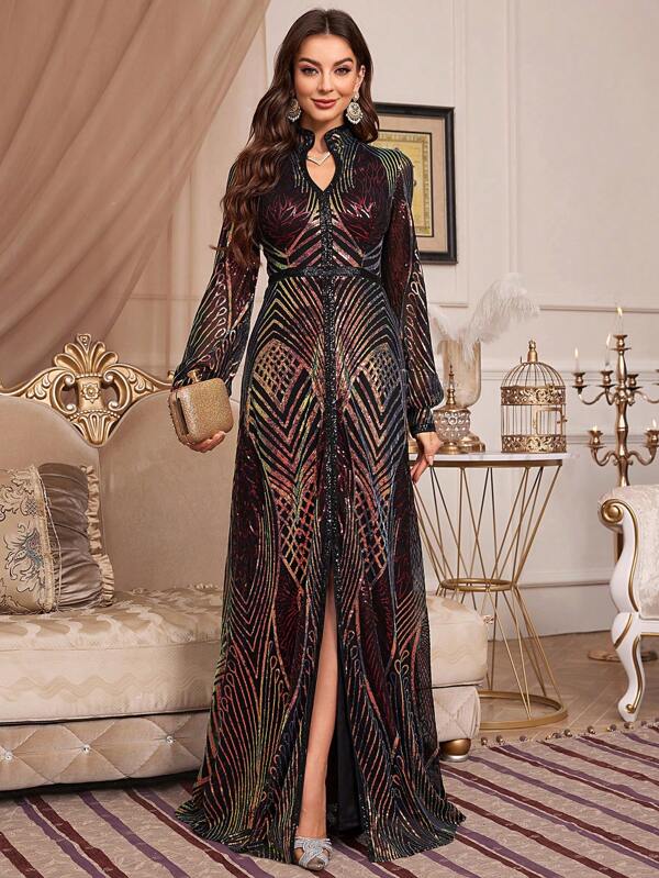 Abito lungo con maniche, collo lievemente incavato, decorazioni con paillettes e stile di abito arabo (senza motivo floreale posizionato)