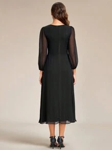 Robe de demoiselle d'honneur élégante à col en V, manches longues, avec nœud torsadé pailleté et froncée, longueur mi-mollet, noire. Robe pour invité de mariage, tenue semi-formelle - Noir - Voir 3