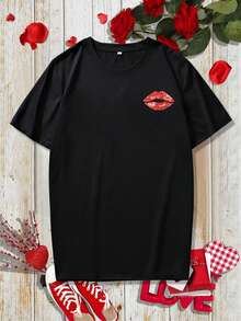 Manfinity EMRG 男款紅唇印花圓領短袖 T 卹 - 黑色 - 查看 2